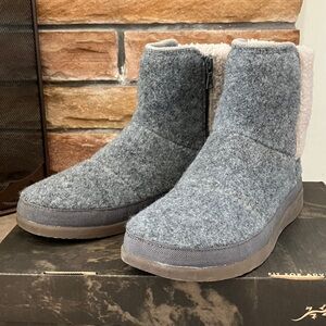 Chaco revel tall Gray Ankle Boots